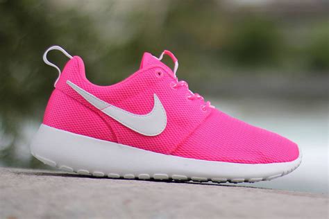 nike roshe pink weiß|nike roshe for men.